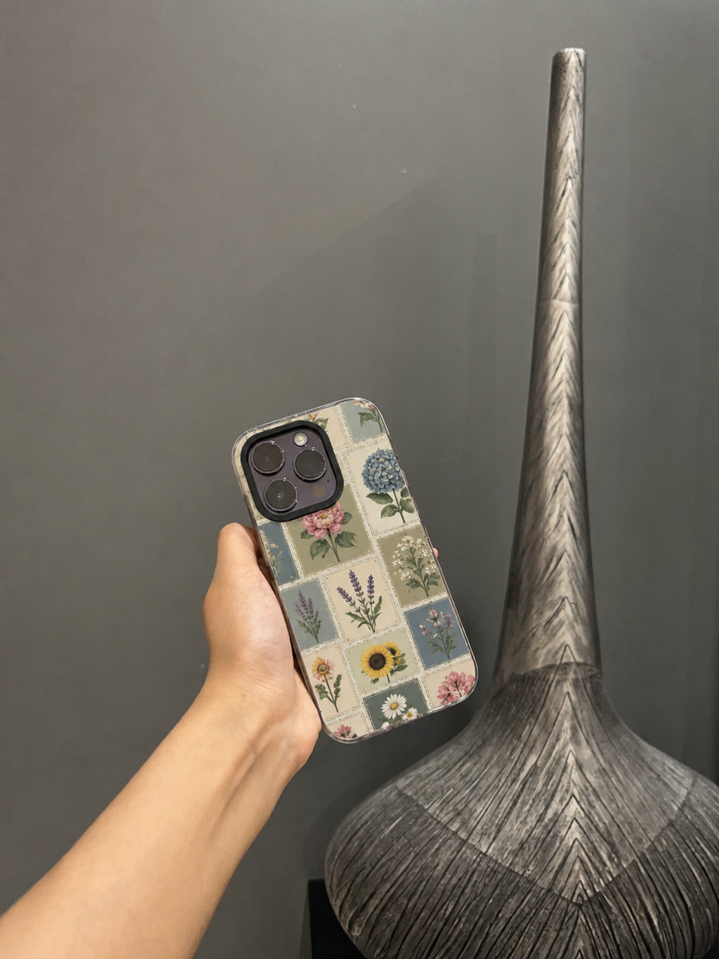 Vintage Bloom Case 🌸
